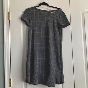 LOFT short sleeve grey dress with light pink quilted details